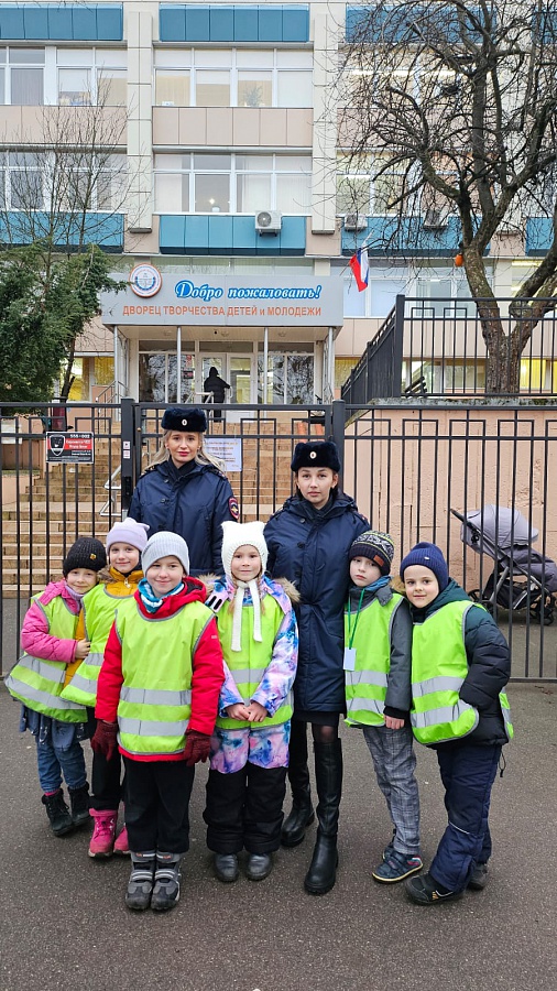 Сотрудники Госавтоинспекции совместно с отрядом ЮИД провели профилактическое мероприятие «Пешеход»