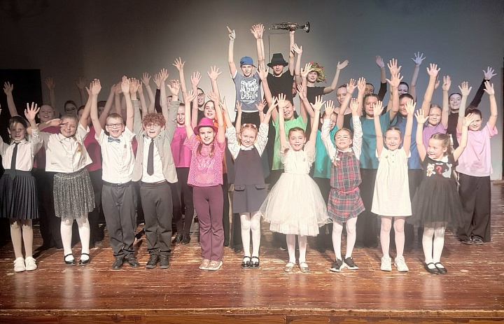 Театральное представление «Всё наоборот!» в театре-студии «Дар»