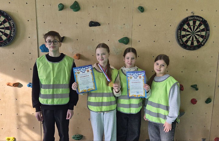 Юные инспекторы движения Дворца творчества детей и молодёжи приняли участие в соревнованиях по дартсу, организованных Калининградским региональным отделением общества "Динамо"