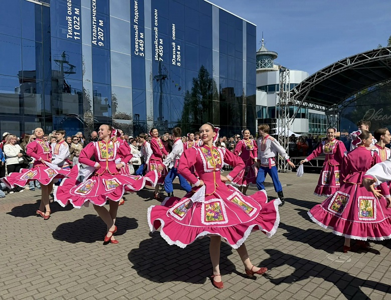 "День селёдки" в Калининграде: "Карусель" дарит яркие эмоции!