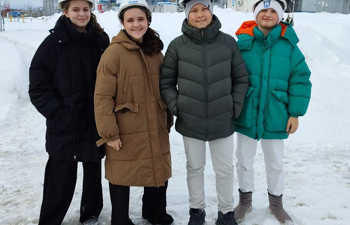 Солисты вокальной студии "Камертон" приняли участие в праздничном концерте Калининградского филиала ООО "Газпром ПХГ"