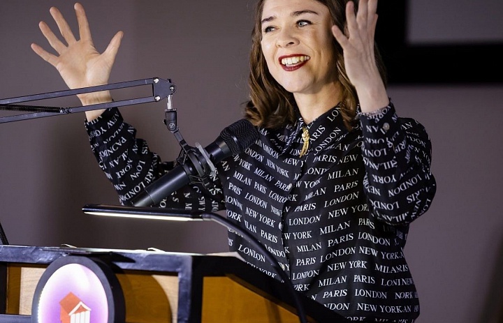 Педагог по вокалу и сценической речи театральной студии "Маска" Дворца творчества детей и молодёжи - в тройке лучших!