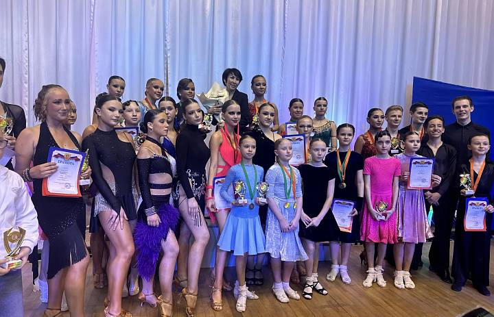 Во Дворце творчества детей и молодёжи состоялся ежегодный фестиваль по спортивному бальному танцу «Кубок грации»