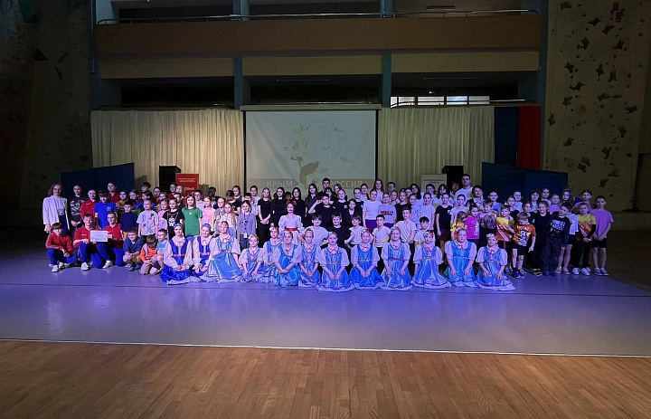 Во Дворце творчества детей и молодёжи состоялся праздничный концерт «Крымская весна - вместе навсегда», посвящённый 12-й годовщине воссоединения Крыма с Россией