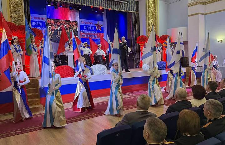 Выступление коллективов Дворца творчества на праздничном концерте, посвящённом Дню защитника Отечества в Доме офицеров Балтийского флота