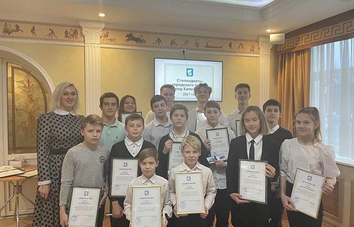Поздравляем стипендиатов - лучших юных спортсменов Дворца!