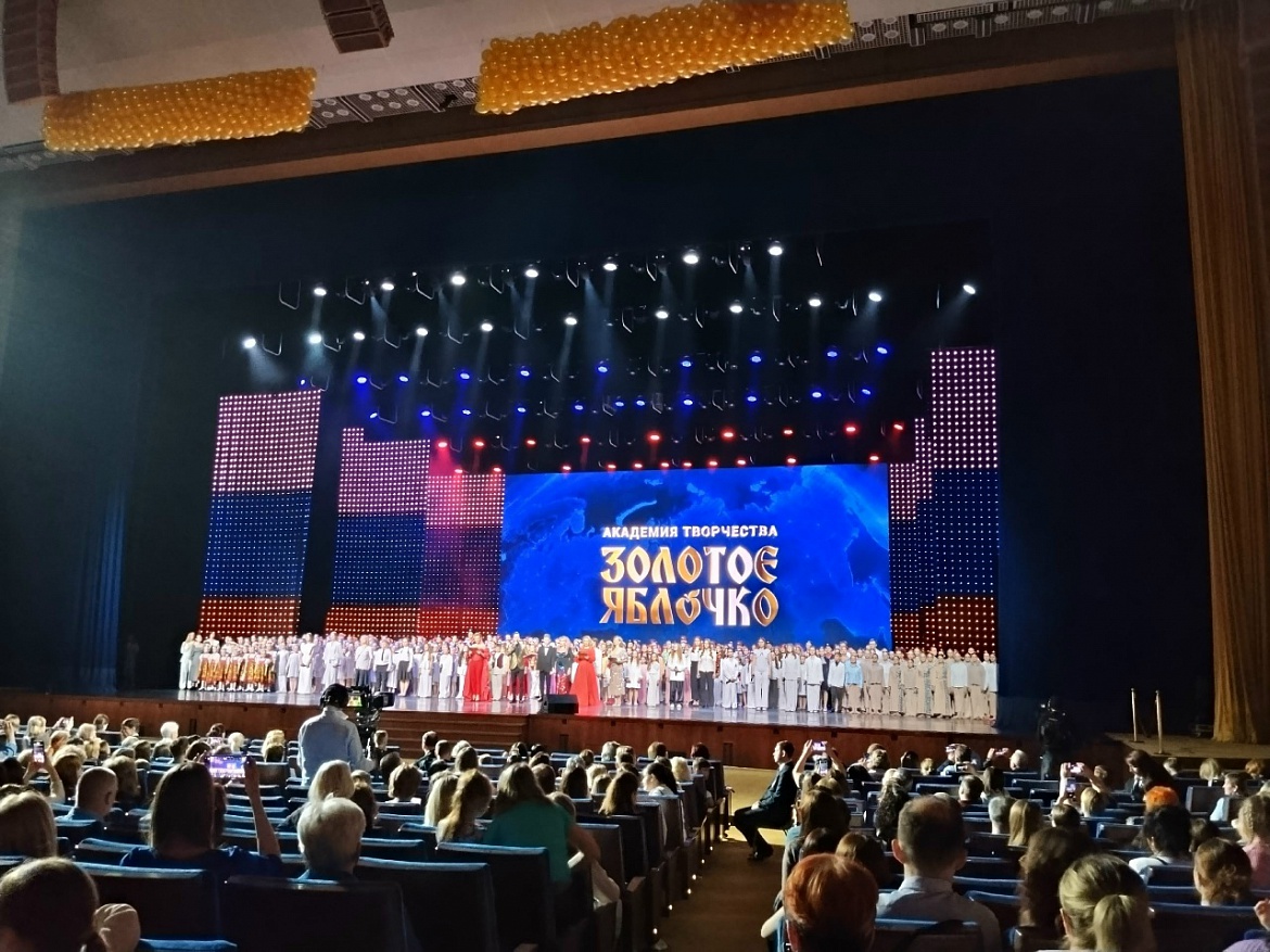«Форс» покоряет сцену Кремля: Гран-при конкурса «Золотое яблочко»