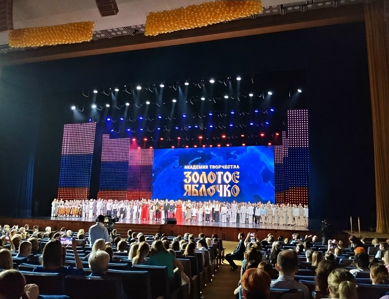 «Форс» покоряет сцену Кремля: Гран-при конкурса «Золотое яблочко»