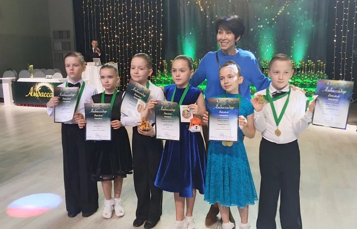 Студия спортивного бального танца «Грация» Дворца творчества детей и молодёжи приняла участие во Всероссийском фестивале по спортивному бальному танцу «Амбассадор» (г. Санкт-Петербург)