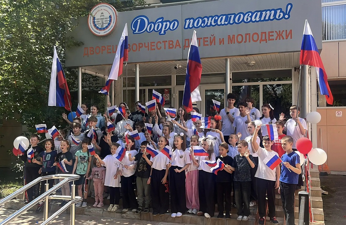 День России в лагере «Соколёнок»: энергия единства и море эмоций!