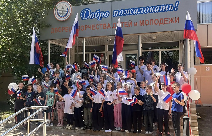 День России в лагере «Соколёнок»: энергия единства и море эмоций!