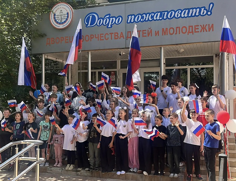 День России в лагере «Соколёнок»: энергия единства и море эмоций!